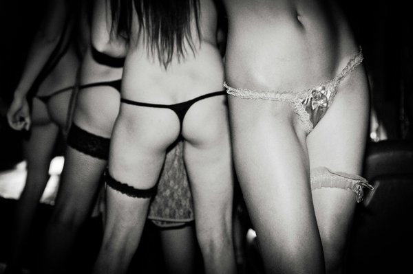 Quels sont les types de shows proposés dans les strip clubs à Toulouse ?